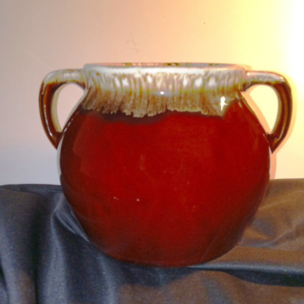 VINTAGE USA 2 QT. BEAN POT IN LOVELY CONDITION